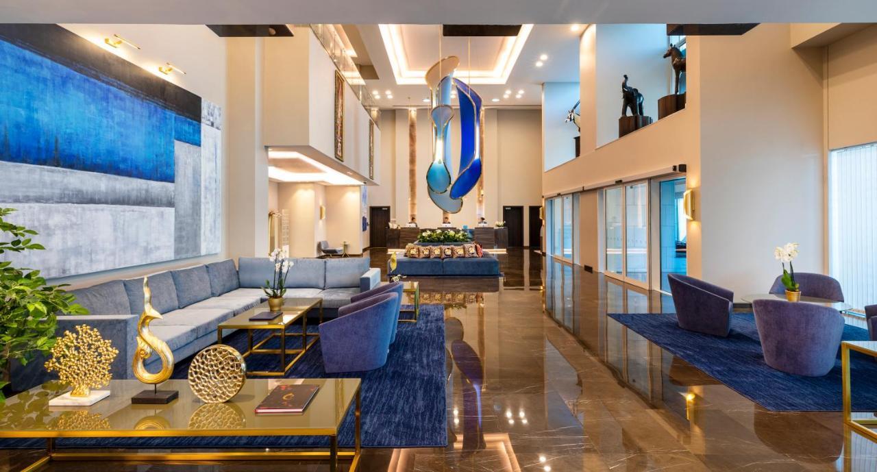 Centara West Bay Hotel & Residences ドーハ エクステリア 写真 The interior of the lounge