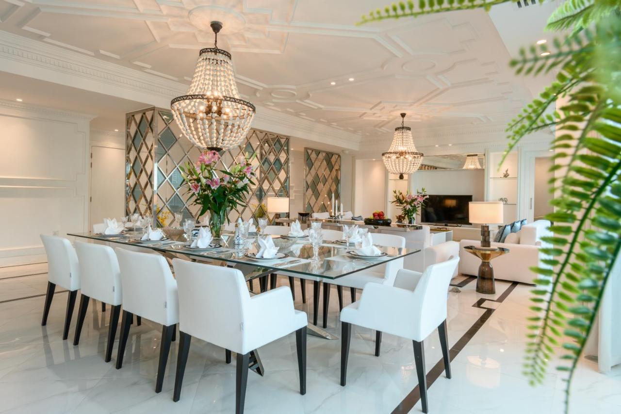 Centara West Bay Hotel & Residences ドーハ エクステリア 写真 A dining room