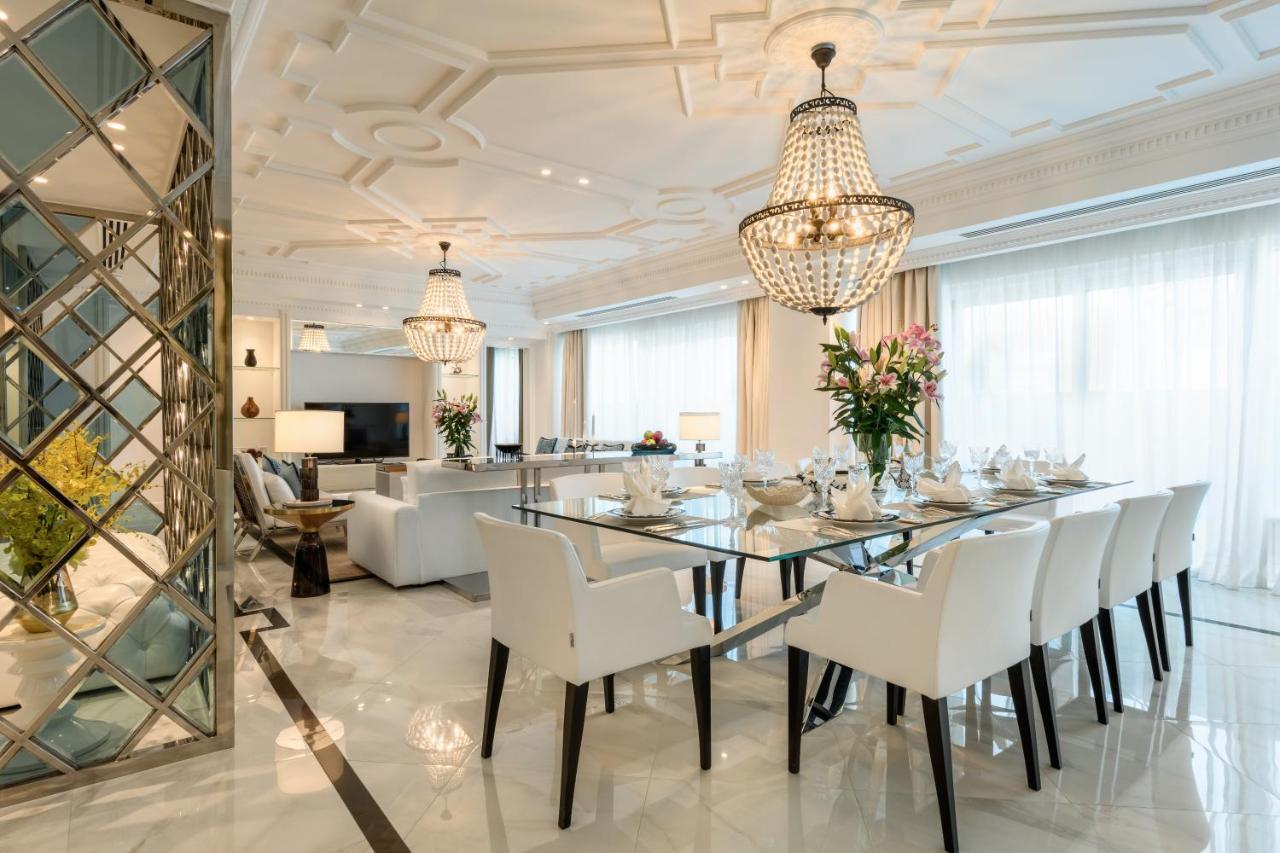 Centara West Bay Hotel & Residences ドーハ エクステリア 写真 A dining room