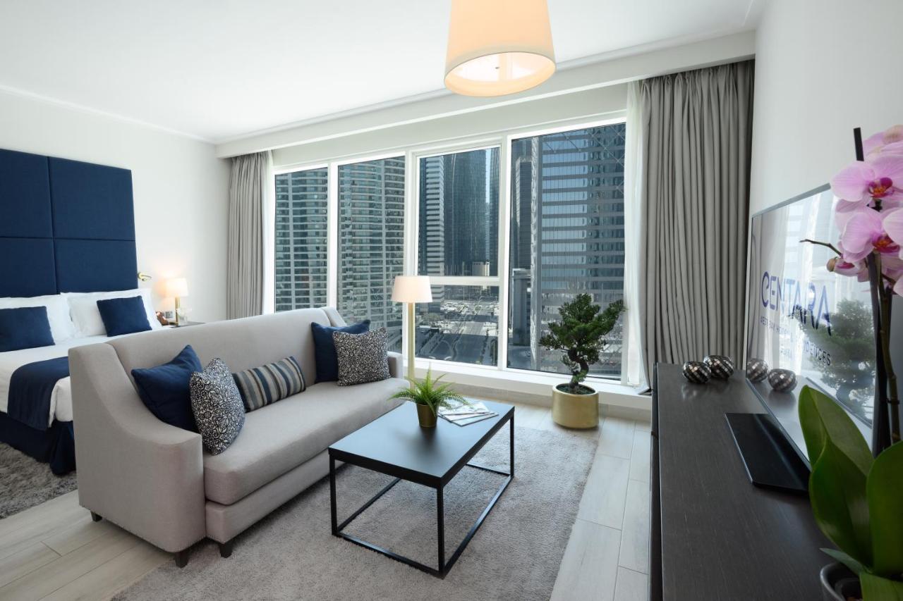 Centara West Bay Hotel & Residences ドーハ エクステリア 写真 A living room in a serviced apartment in Dubai