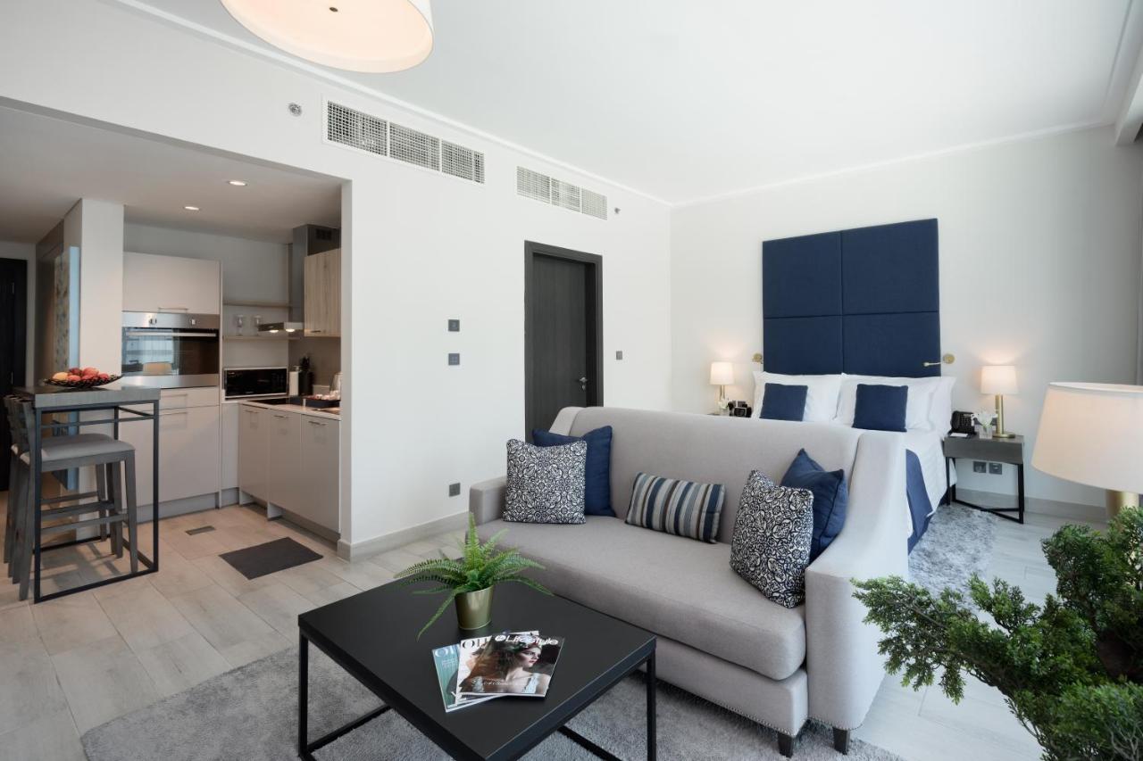 Centara West Bay Hotel & Residences ドーハ エクステリア 写真 A typical studio apartment