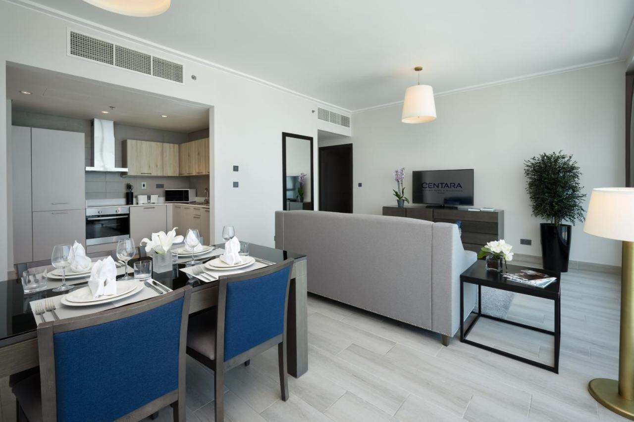 Centara West Bay Hotel & Residences ドーハ エクステリア 写真 A living room at the hotel