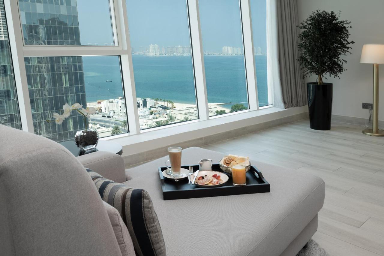 Centara West Bay Hotel & Residences ドーハ エクステリア 写真 A view from a suite at the Ritz-Carlton, DIFC