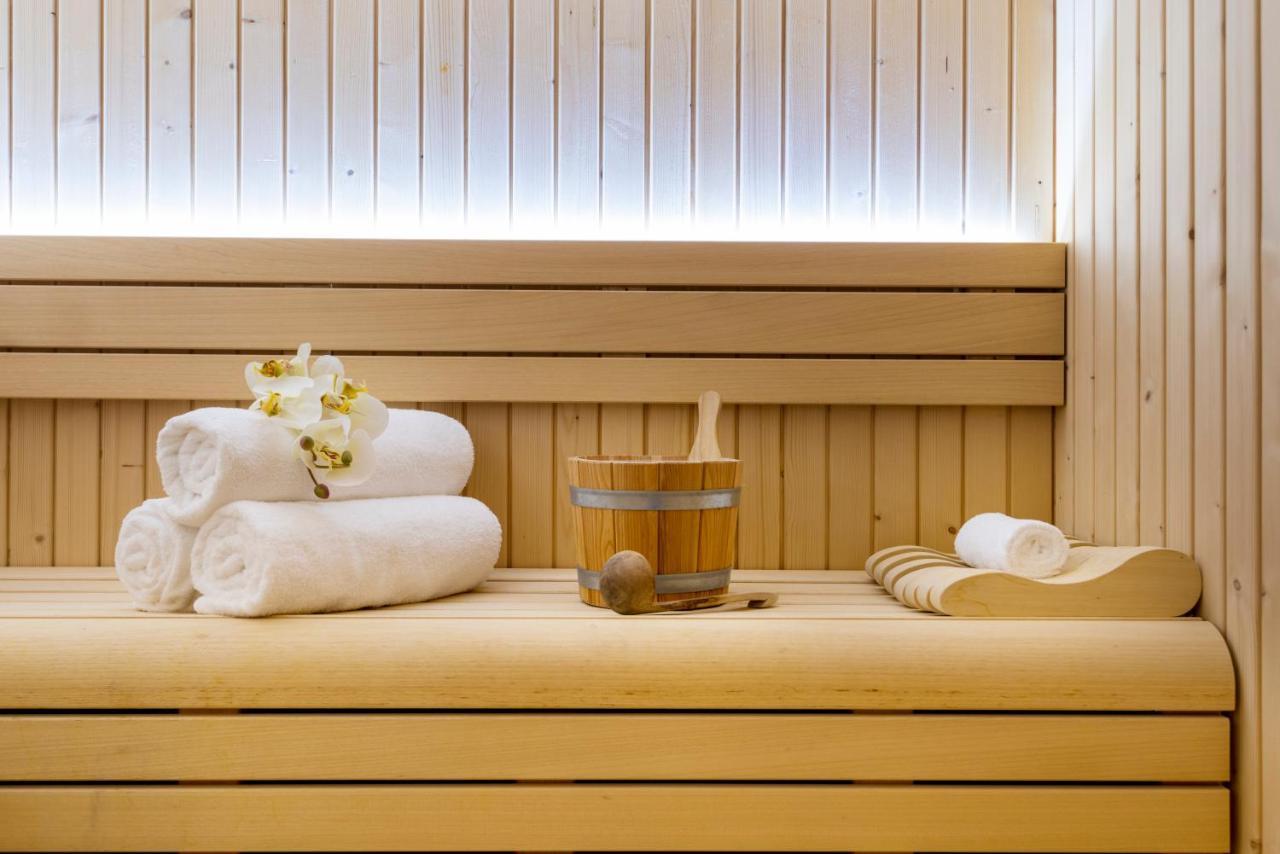 Centara West Bay Hotel & Residences ドーハ エクステリア 写真 Sauna accessories