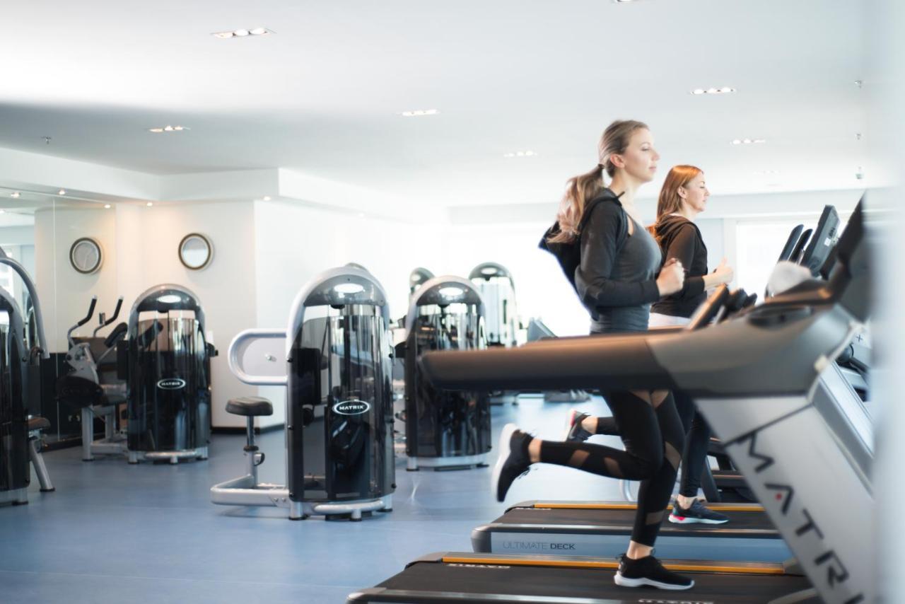 Centara West Bay Hotel & Residences ドーハ エクステリア 写真 The gym at the InterContinental